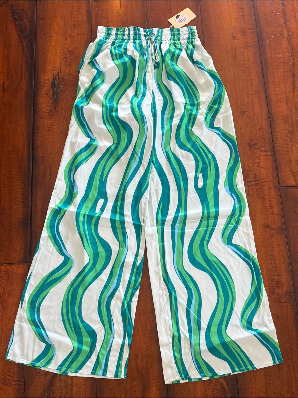 NWT entro White Wide-Leg Pants with Green & Teal Wave Print